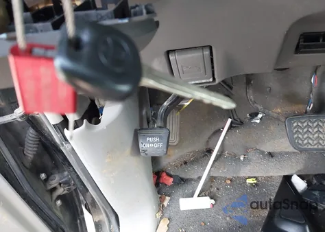 2004 Toyota Sequoia Sr5 V8 z USA, uszkodzony, nr VIN 5TDZT34A84S220394